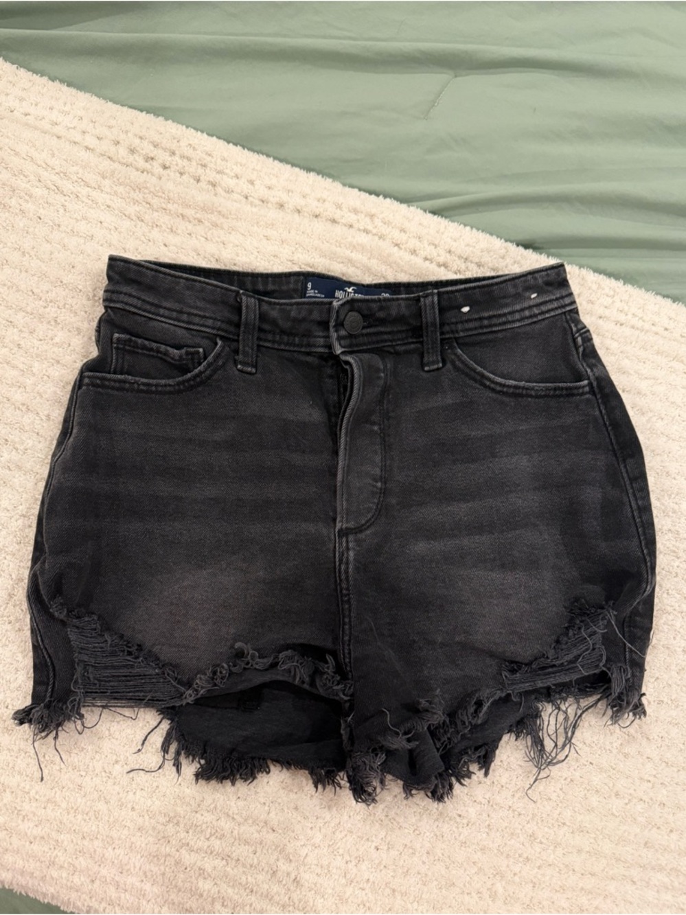 Hollister Curvy Ultra High-Rise Mom Shorts Black Distressed Button Fly Size 9/29